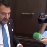 Ue, l’ironia di Salvini: “Cosa penso dell’incarico a Draghi? Non penso”
