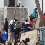 Migranti, più di 6mila persone all’hotspot di Lampedusa