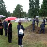 Neonata in cassonetto a Milano, l’ultimo saluto a Bruzzano