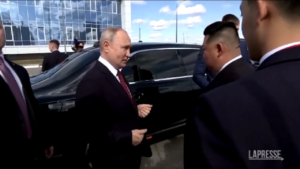 Putin mostra a Kim la sua limousine