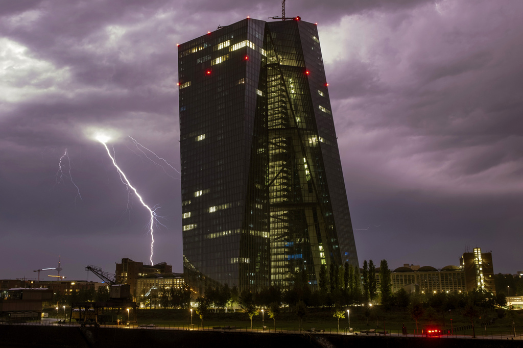 Banche, Bce contro tassa extraprofitti: “Danneggia fiducia”