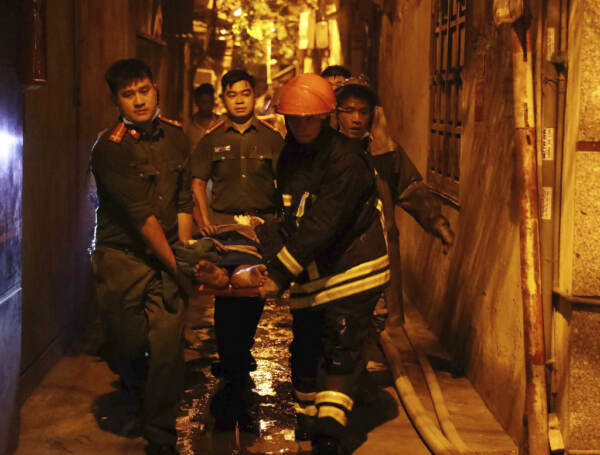 Vietnam, incendio in condominio ad Hanoi: almeno 56 morti