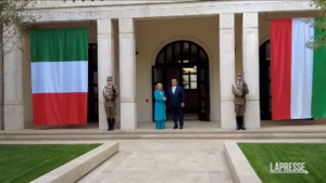 Meloni vede Orbán, il video dalla sede del primo ministro ungherese