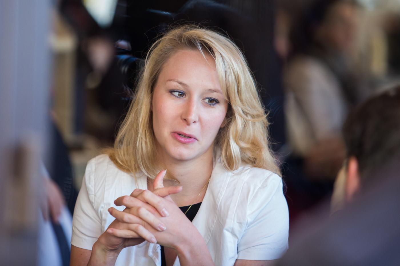 Migranti, Marion Le Pen a Lampedusa: “Sostengo governo italiano, Ue e Francia cambino posizione”
