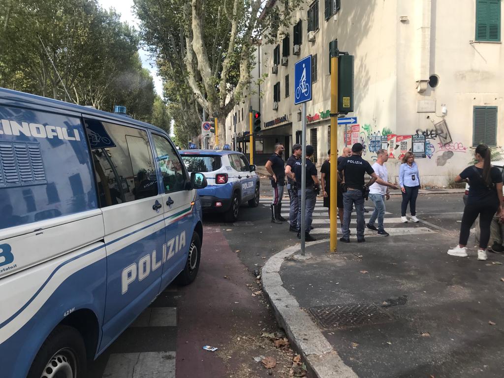 Roma, blitz della polizia al Quarticciolo