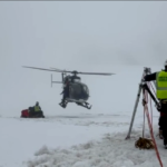Monte Bianco, difficile soccorso di un alpinista in un crepaccio