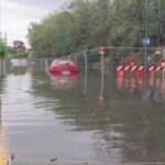 Maltempo a Milano, allagato il sottopasso di via Negrotto