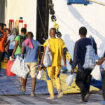 Migranti, Dl Sud: “In Cpr 18 mesi se straniero non collabora”