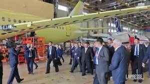 Russia, Kim Jong Un visita fabbrica aerei militari