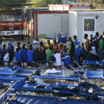 Migranti, 3800 persone nell’hotspot di Lampedusa, oggi 2500 trasferimenti