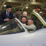 Russia-Corea del Nord, Kim visita fabbrica di aerei militari