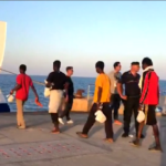 Lampedusa, continuano i trasferimenti dall’isola