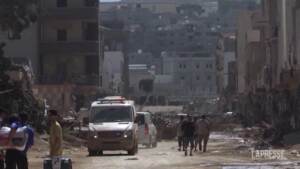 Alluvioni in Libia, squadre di soccorso turche scavano tra le macerie a Derna
