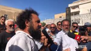Lampedusa, protesta abitanti per ipotesi tendopoli: “Sarà carcere a cielo aperto”