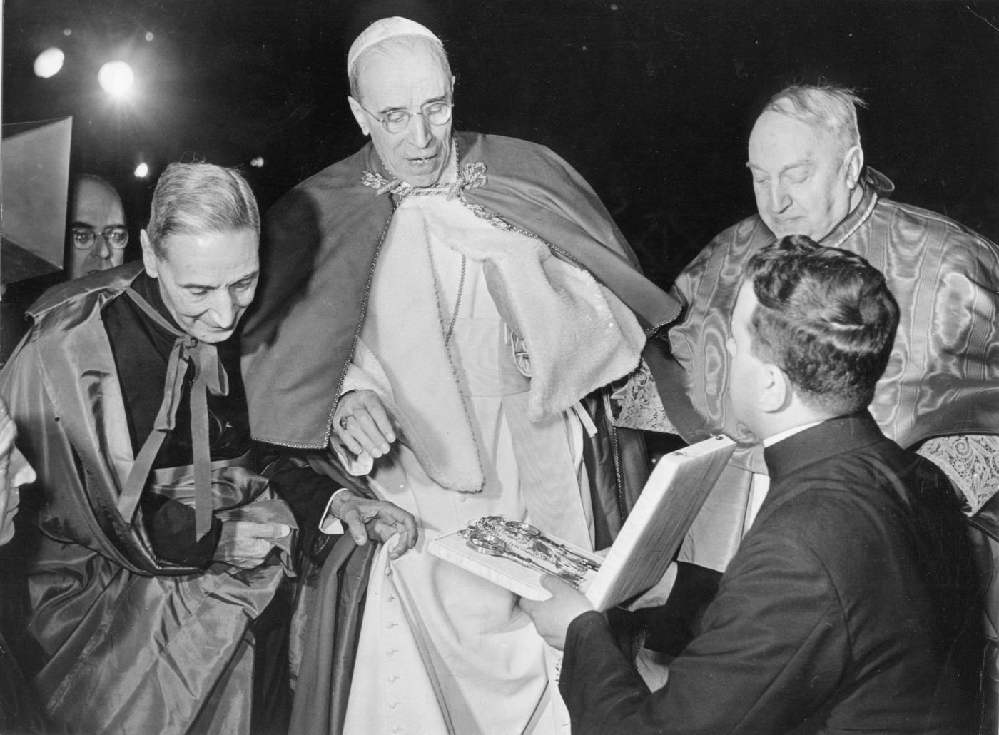 Shoah, spunta lettera del 1942: “Pio XII sapeva dei lager”