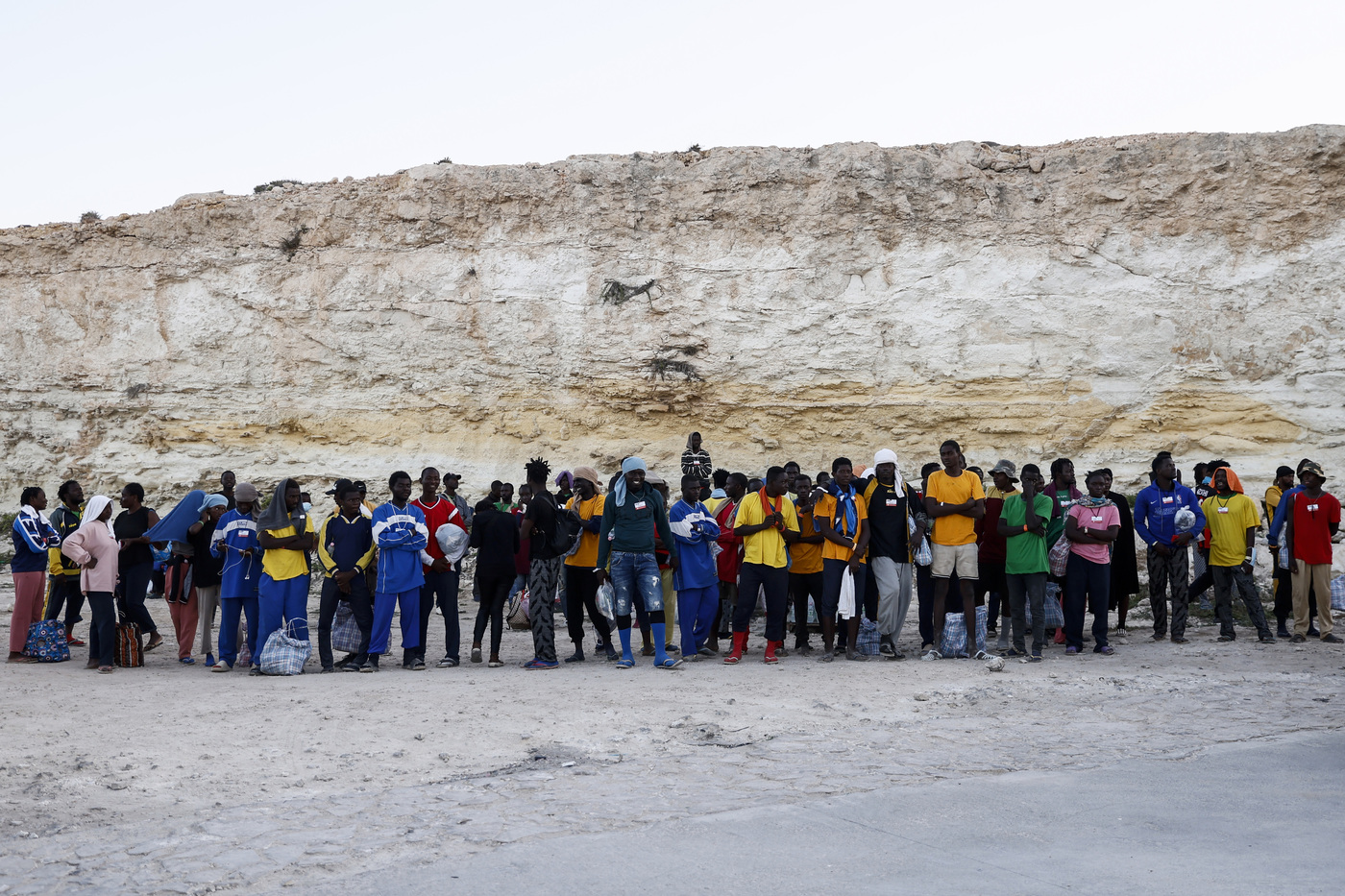 Lampedusa, madre partorisce su barchino: neonato muore