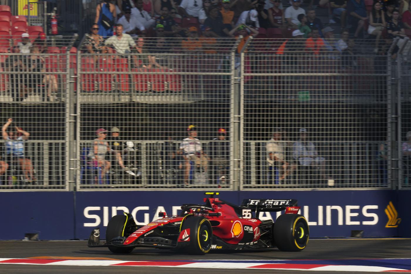 F1, Gp Singapore: pole per Sainz davanti a Russell, terzo Leclerc F1, Gp Singapore: pole per Sainz davanti a Russell, terzo Leclerc