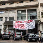 Milano, sgomberato ex cinema Splendor occupato da studenti