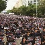 Seul, insegnanti in protesta di fronte al Parlamento