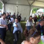 Salvini e Le Pen a Pontida, la kermesse finisce con brindisi e salamella