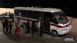 Migranti, Croce rossa soccorre un gruppo di persone a Lampedusa