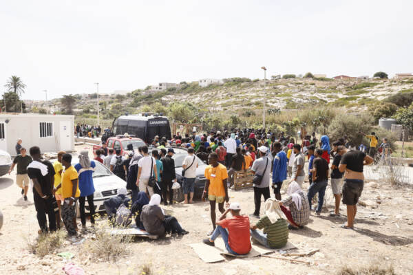 Migranti, nell’hotspot di Lampedusa presenti 1.500 persone