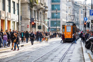 Milano, luogo dell'incidente in via Torino in cui una ragazza di 20 anni è stata investita da un tram