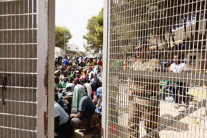 Migranti, Proteste all’Hot Spot sul'isola di Lampedusa