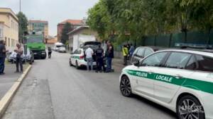 Milano, 75enne uccisa da camion rifiuti: il luogo dell’incidente