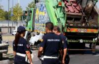 Investimento mortale in Via San Giusto: Camion Amsa travolge ciclista e lo uccide