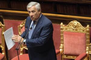 Migranti, Tajani: “Parole Darmanin? Fa fede quello che dice Macron”