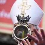 San Gennaro, si è ripetuto il miracolo: sciolto sangue nell’ampolla