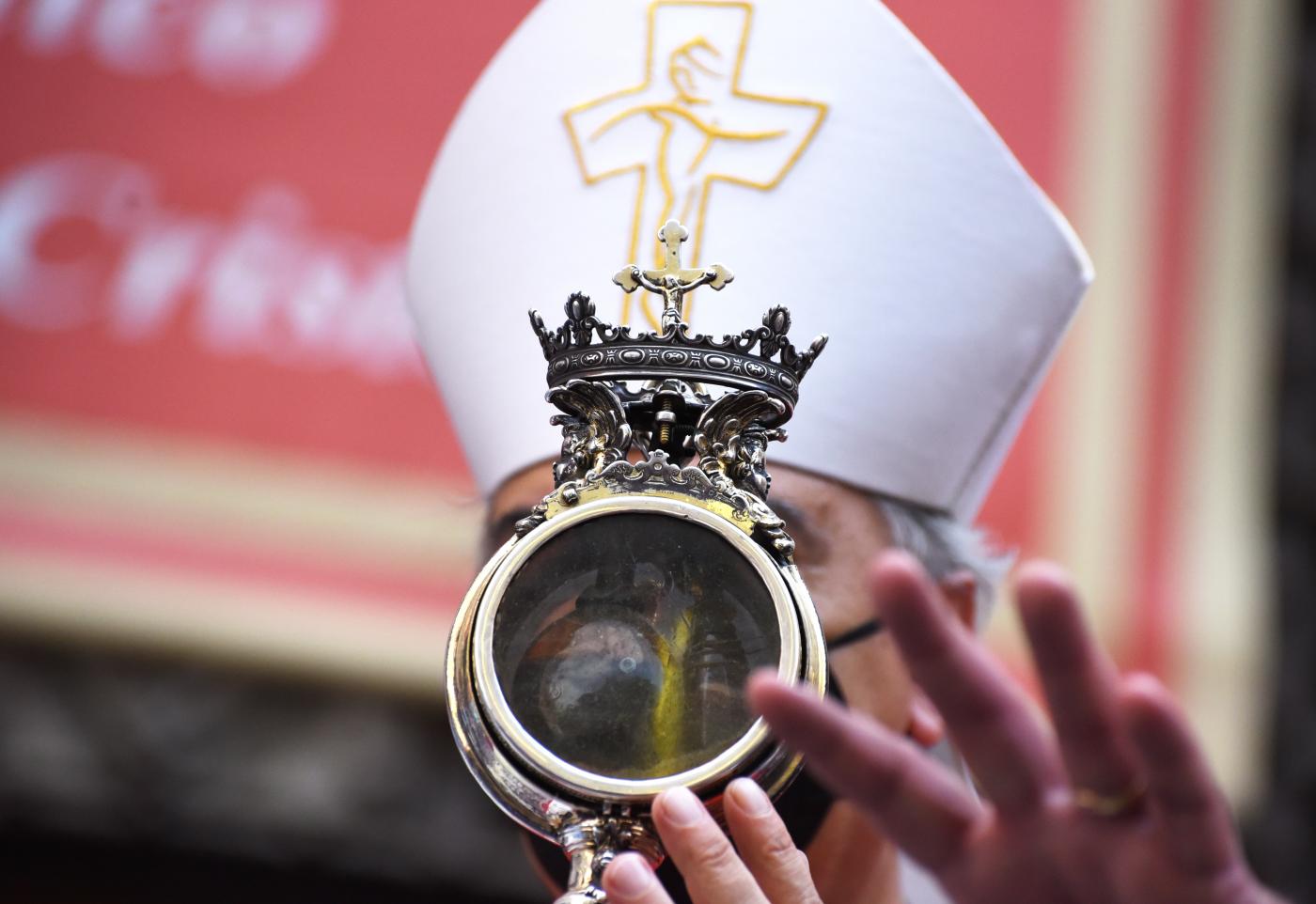 San Gennaro, si ripete il miracolo: il sangue si è sciolto