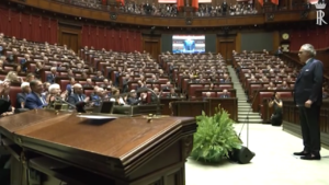 Costituzione, ovazione alla Camera per Bocelli che canta ‘Nessun Dorma’