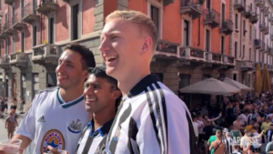 Champions League, i Navigli a Milano invasi dai tifosi del Newcastle