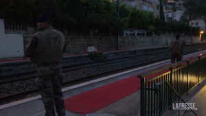 Migranti, militari francesi dell’antiterrorismo presidiano il confine a Mentone