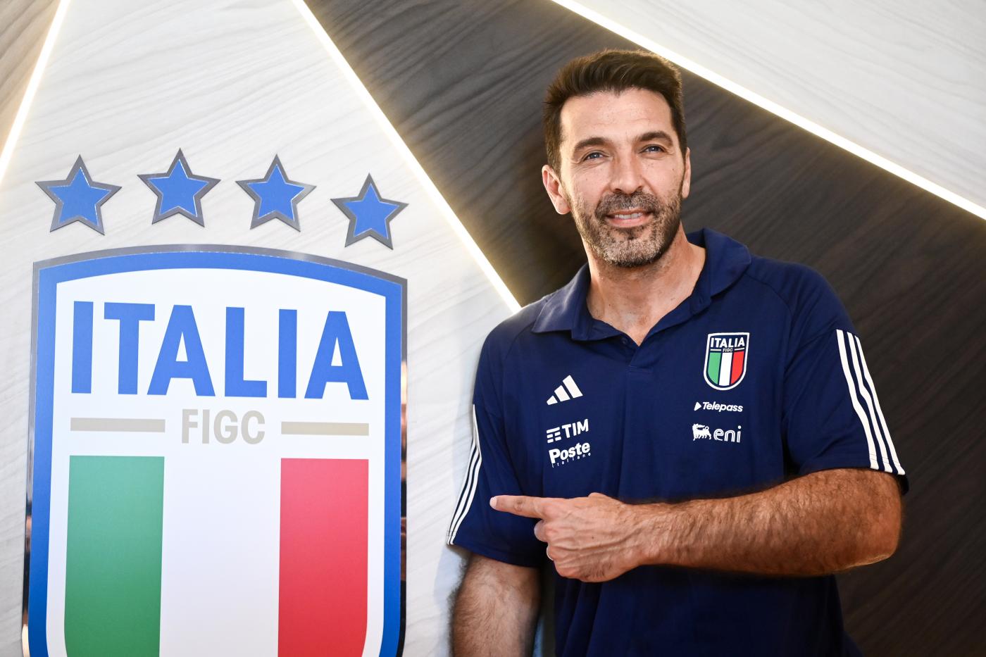 A ‘Ballando con le Stelle’ c’è Buffon ballerino nella serata finale