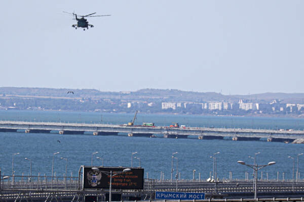Attacco Kiev, ripreso traffico su ponte Crimea. Riappare Kadyrov: “Sono vivo e sto bene”