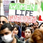 Iran, più sanzioni per le donne che non indossano il velo