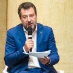Migranti, Salvini: “Affondare barconi sequestrati a scafisti è dovere morale”