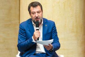 Migranti, Salvini: “Affondare barconi sequestrati a scafisti è dovere morale”