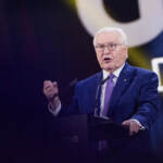 Migranti, Steinmeier: “Italia va lodata, serve meccanismo solidarietà permanente”