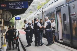 Confine di Stato Ventimiglia-Mentone, intensificazione dei controlli delle forze francesi antiterrorismo per ricerca dei profughi