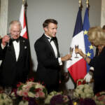 Re Carlo in Francia, cena di gala a Versailles