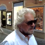 Grillo alla sede M5S: “Consigli ai parlamentari? Li danno loro a me”