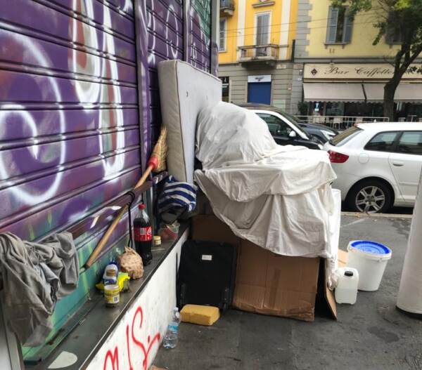 Milano, bivacco in piazzale Baiamonti: proteste dei residenti