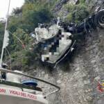 Brescia, camion in scarpata: morto l’autista sbalzato via