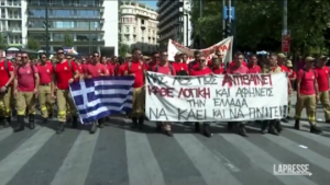 Grecia, lo sciopero dei dipendenti pubblici manda in tilt i trasporti