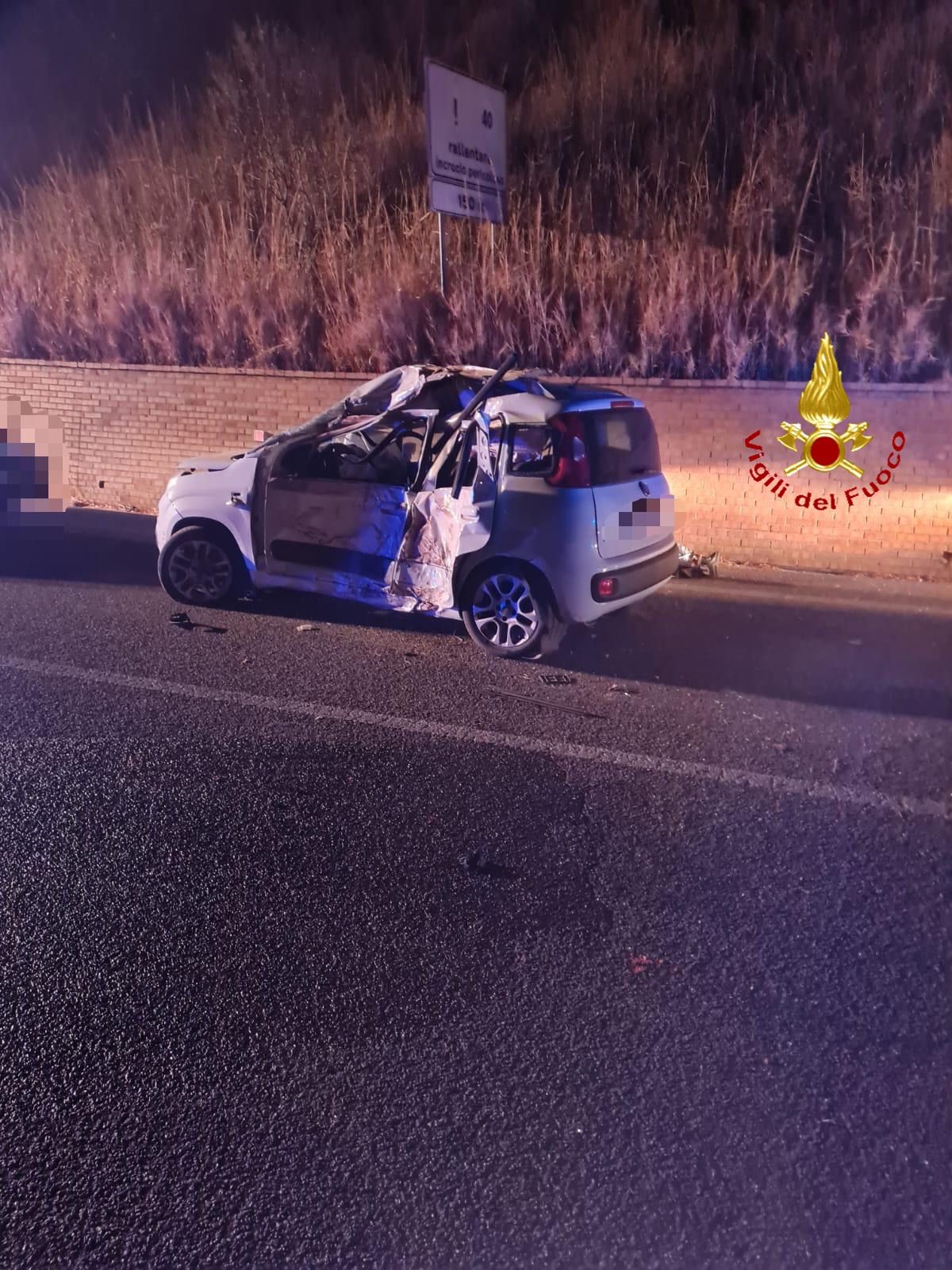Matera, minorenne si schianta in auto e muore