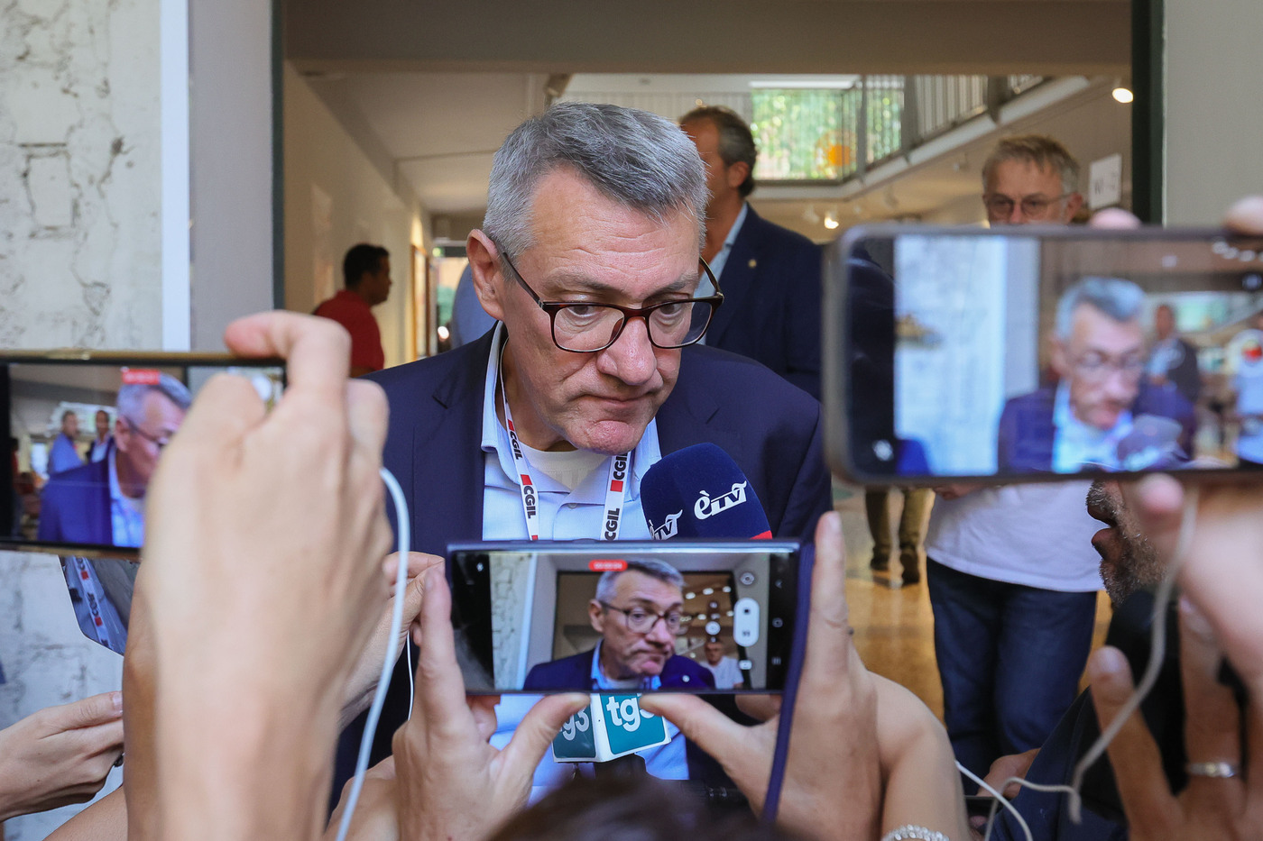 Inflazione, governo vede sindacati. Landini: “Attacchi politici alla Cgil”